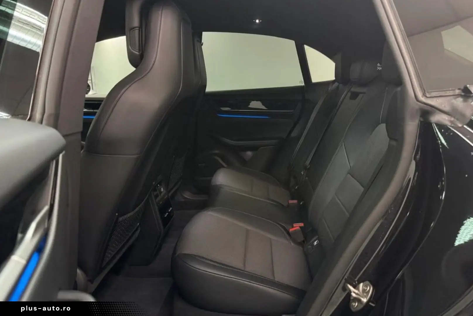 PORSCHE Macan Electric 4