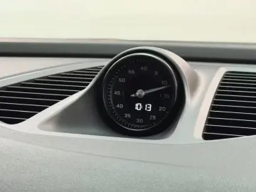 PORSCHE Macan Electric 4