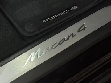 PORSCHE Macan Electric 4