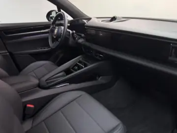 PORSCHE Macan Electric 4