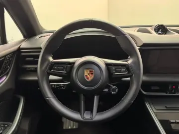 PORSCHE Macan Electric 4