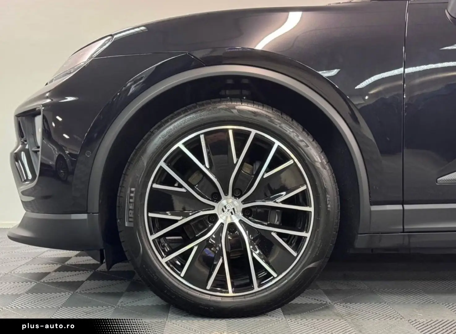 PORSCHE Macan Electric 4