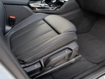 BMW X4 xDrive20d M-Sport AHK PANO ACC Laser HuD KoZg