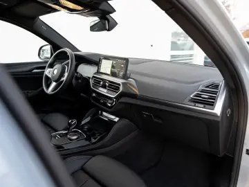 BMW X4 xDrive20d M-Sport AHK PANO ACC Laser HuD KoZg