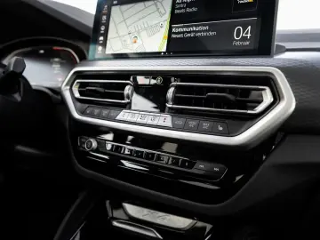 BMW X4 xDrive20d M-Sport AHK PANO ACC Laser HuD KoZg