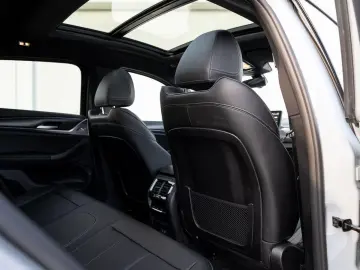 BMW X4 xDrive20d M-Sport AHK PANO ACC Laser HuD KoZg