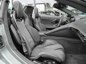 CORVETTE C8 Stingray 6.2 V8 Cabrio 3LT  Competition Sitze
