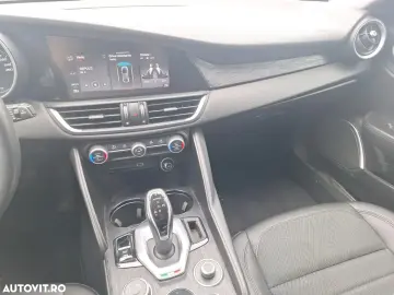 Alfa Romeo Giulia 2.2 JTDM RWD AT8 Super