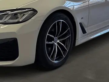 BMW 520dLim. M Sport Laser ACC Kamera AHK HUD Leder