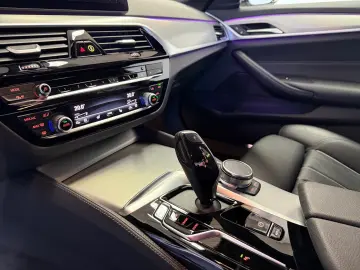 BMW 520dLim. M Sport Laser ACC Kamera AHK HUD Leder