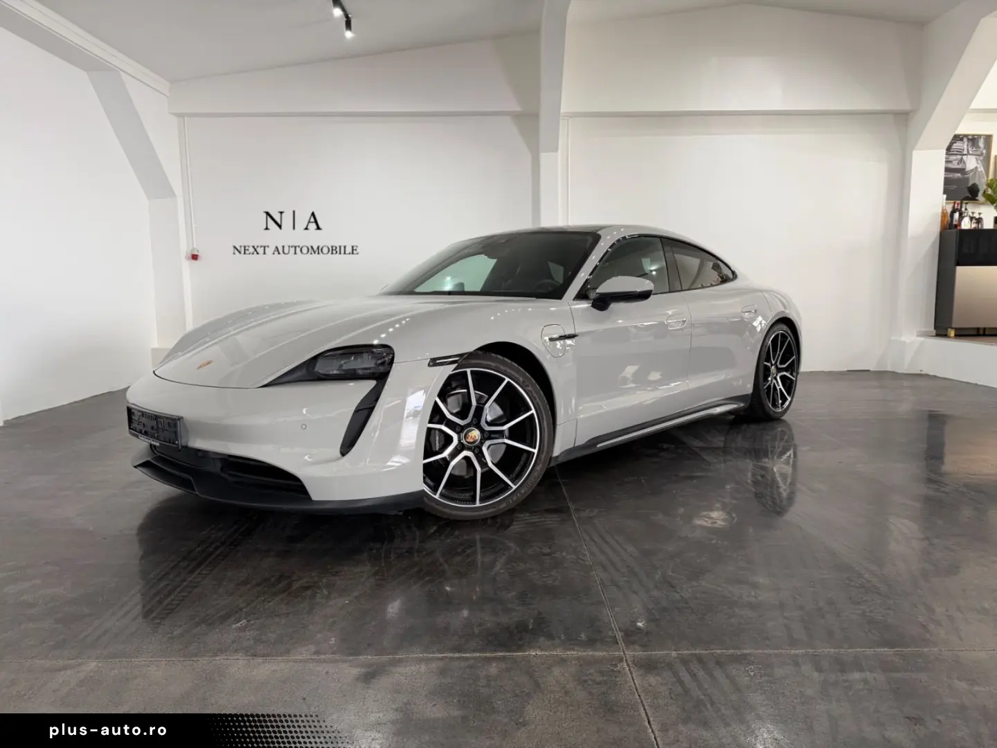 PORSCHE Taycan Kreide Beifahrer Display Perf. Battery