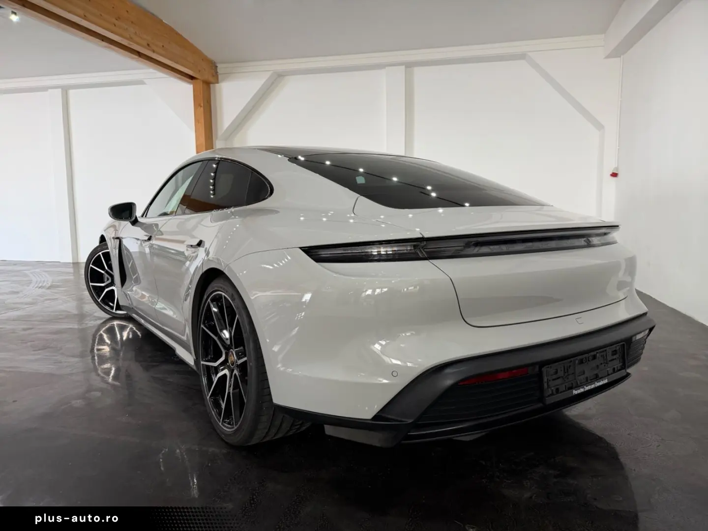 PORSCHE Taycan Kreide Beifahrer Display Perf. Battery