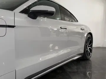 PORSCHE Taycan Kreide Beifahrer Display Perf. Battery