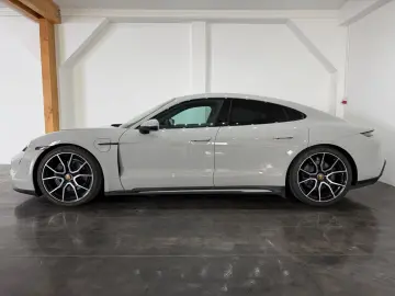 PORSCHE Taycan Kreide Beifahrer Display Perf. Battery