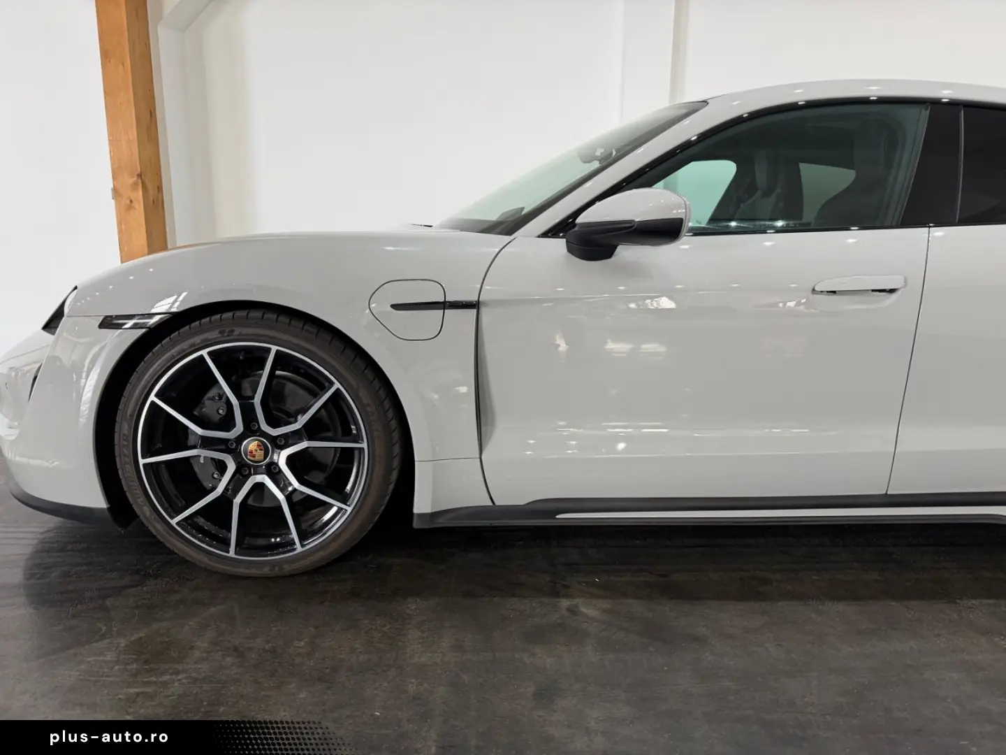 PORSCHE Taycan Kreide Beifahrer Display Perf. Battery