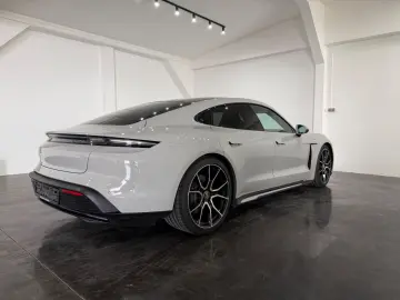 PORSCHE Taycan Kreide Beifahrer Display Perf. Battery