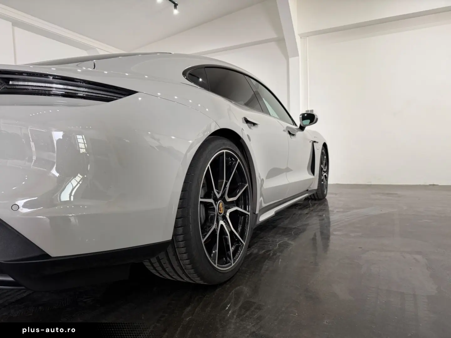 PORSCHE Taycan Kreide Beifahrer Display Perf. Battery