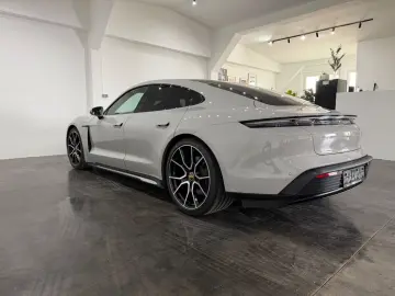 PORSCHE Taycan Kreide Beifahrer Display Perf. Battery