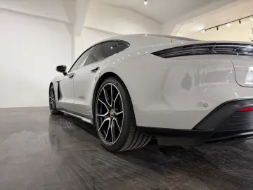 PORSCHE Taycan Kreide Beifahrer Display Perf. Battery