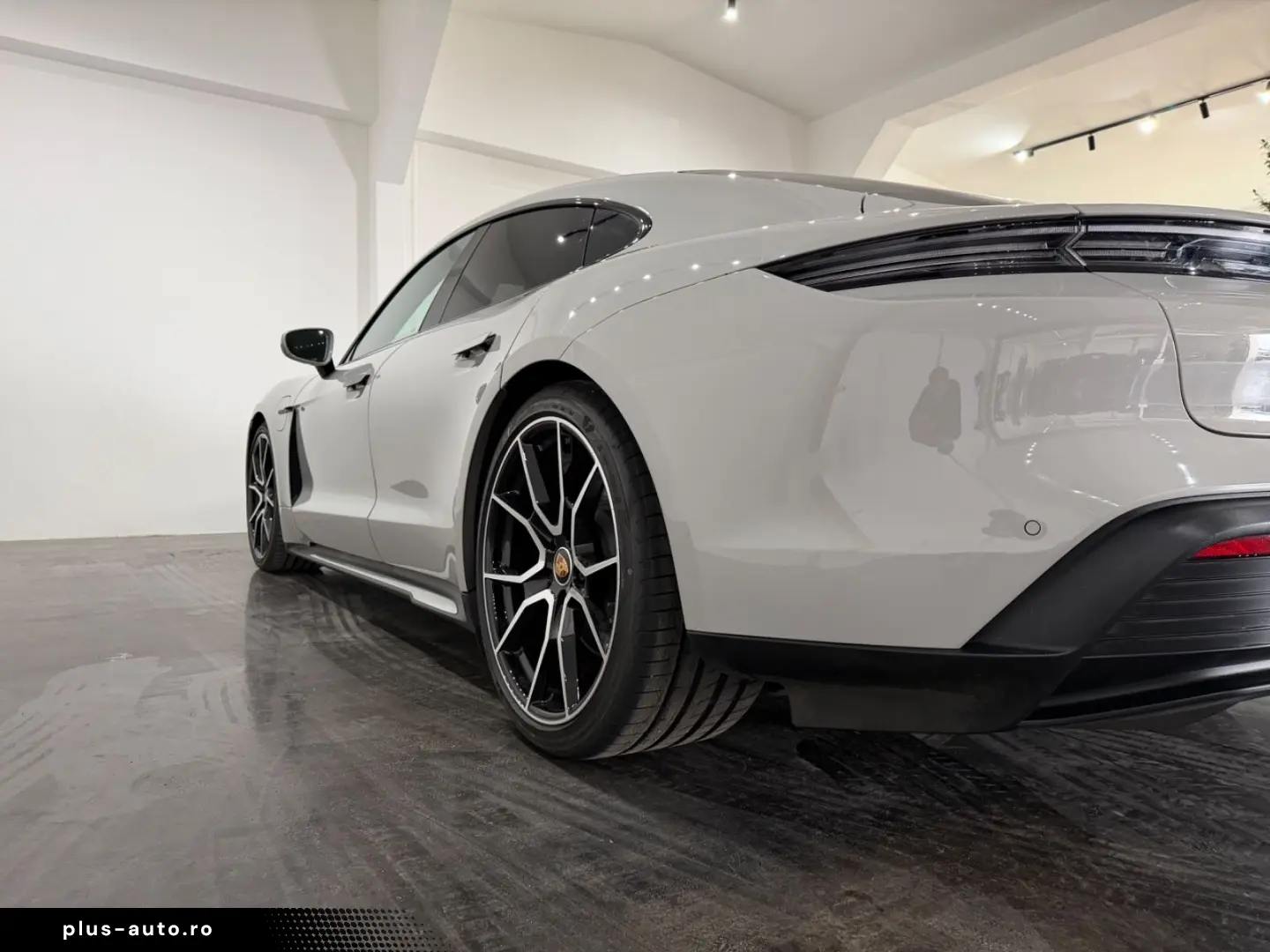 PORSCHE Taycan Kreide Beifahrer Display Perf. Battery