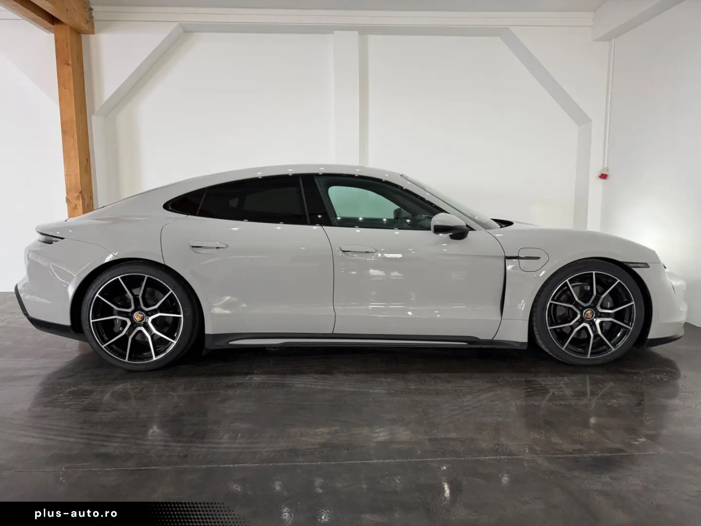 PORSCHE Taycan Kreide Beifahrer Display Perf. Battery