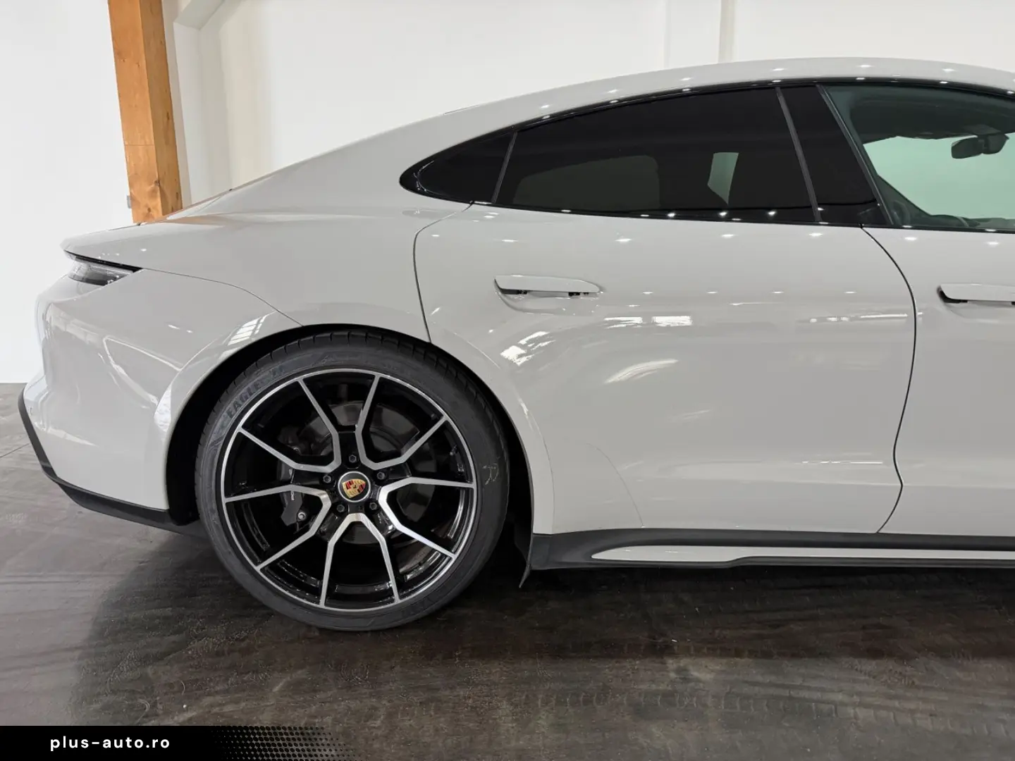 PORSCHE Taycan Kreide Beifahrer Display Perf. Battery