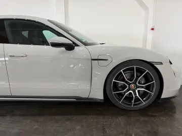 PORSCHE Taycan Kreide Beifahrer Display Perf. Battery