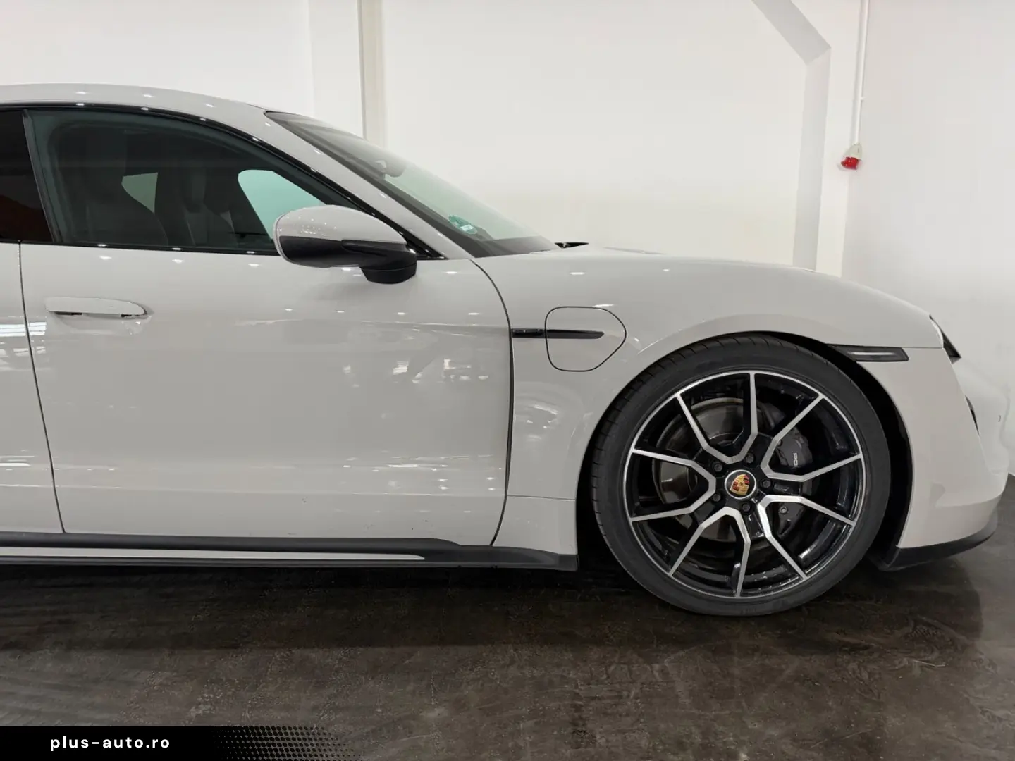 PORSCHE Taycan Kreide Beifahrer Display Perf. Battery