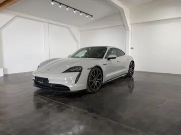 PORSCHE Taycan Kreide Beifahrer Display Perf. Battery