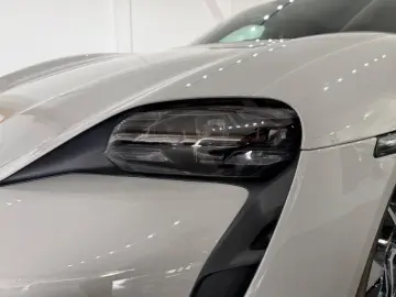 PORSCHE Taycan Kreide Beifahrer Display Perf. Battery