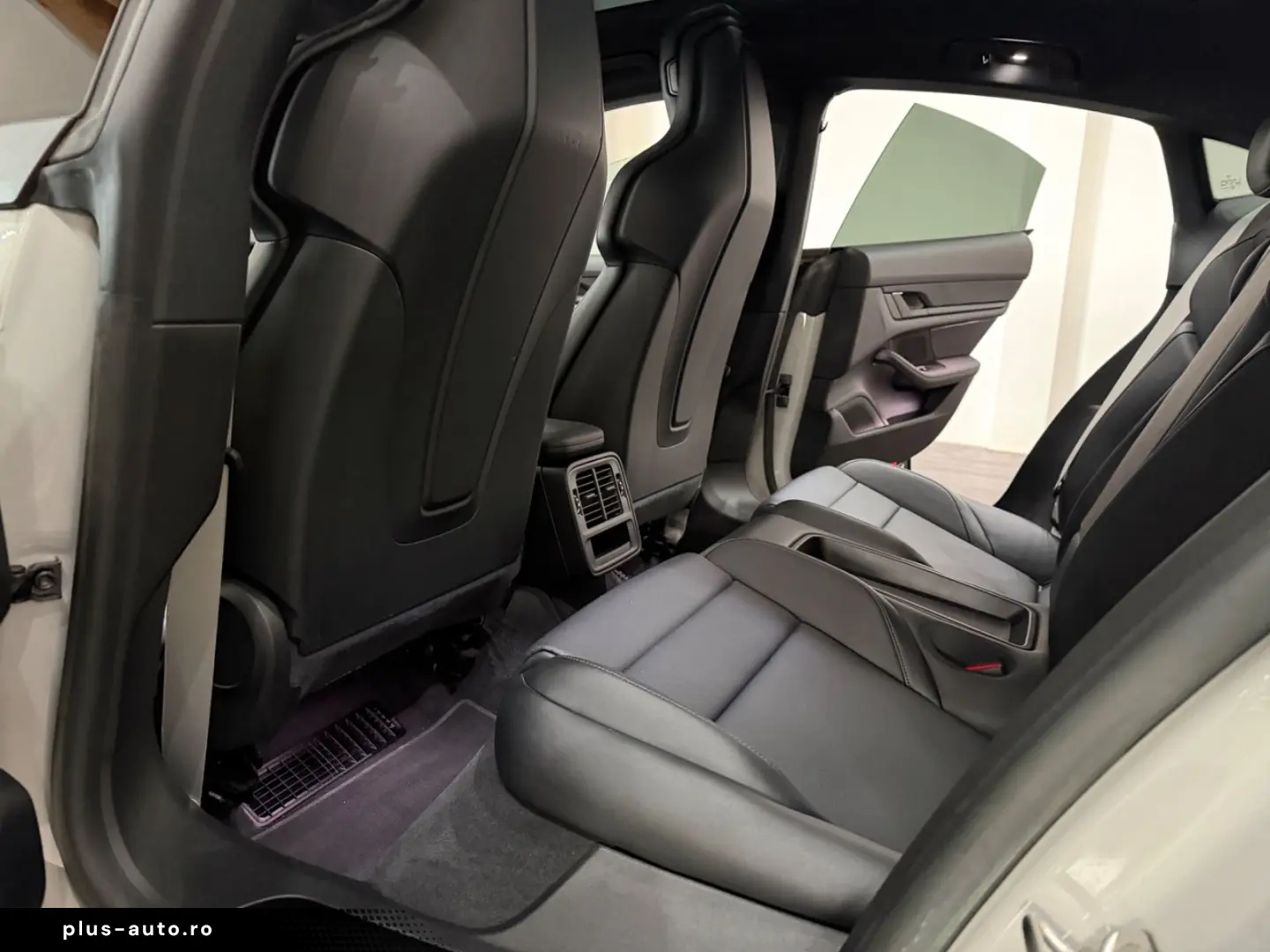 PORSCHE Taycan Kreide Beifahrer Display Perf. Battery