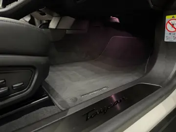 PORSCHE Taycan Kreide Beifahrer Display Perf. Battery