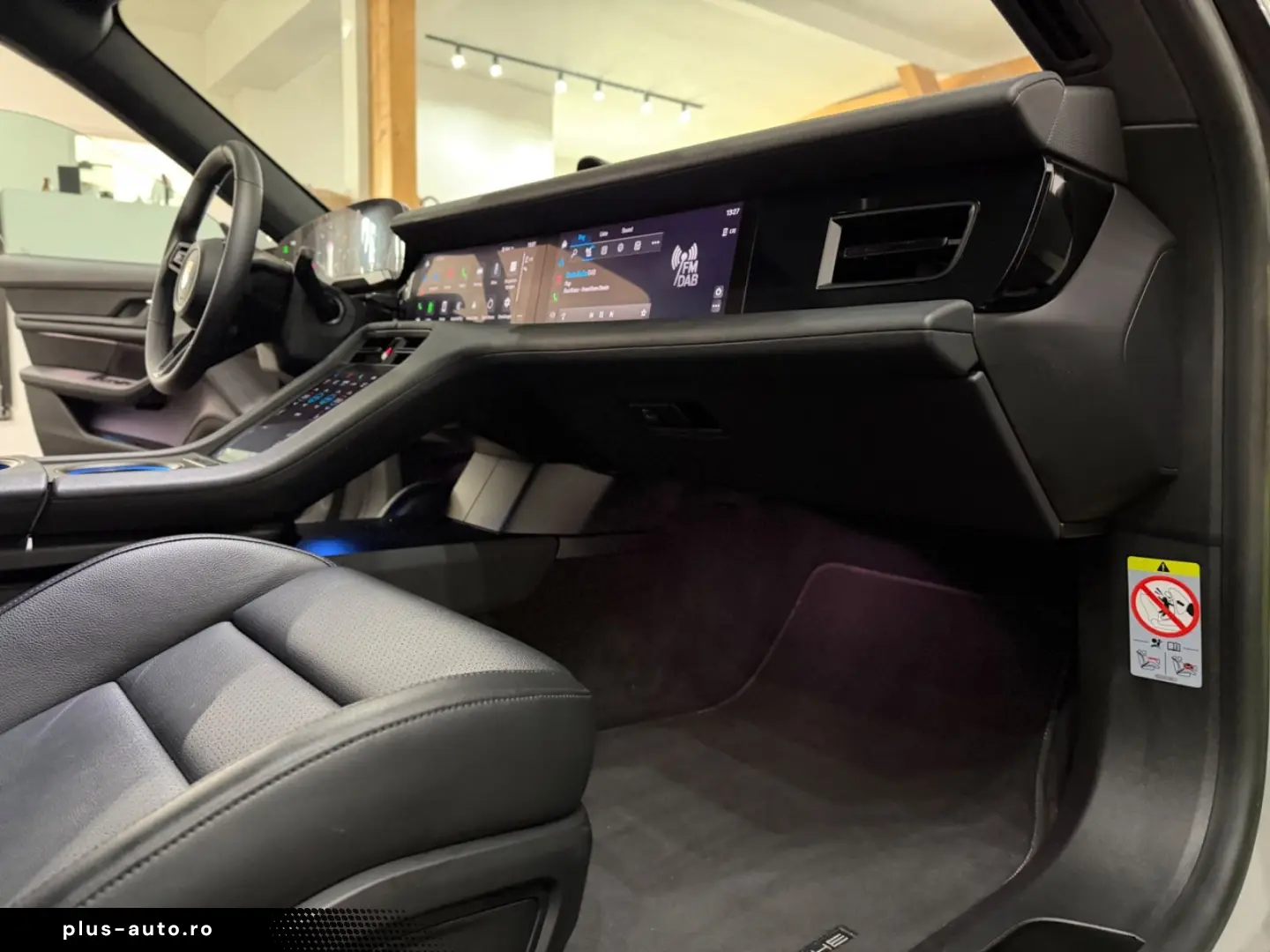 PORSCHE Taycan Kreide Beifahrer Display Perf. Battery