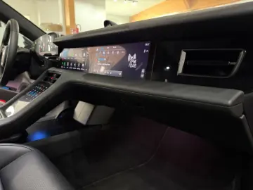 PORSCHE Taycan Kreide Beifahrer Display Perf. Battery