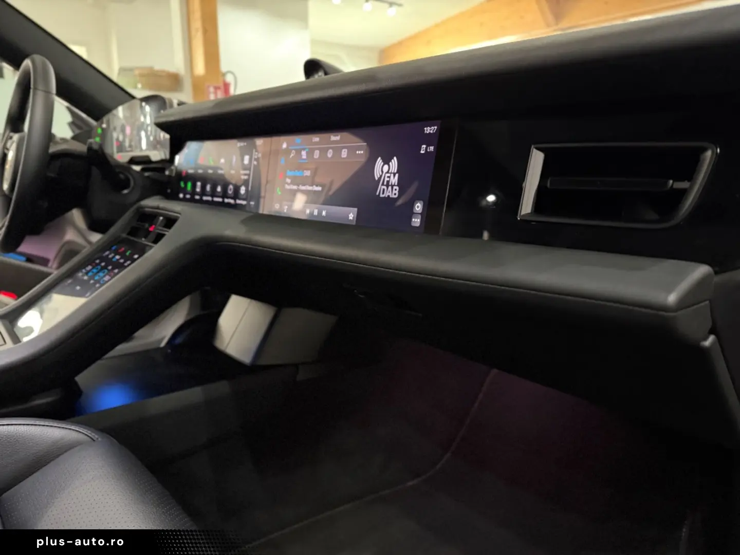 PORSCHE Taycan Kreide Beifahrer Display Perf. Battery