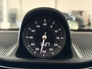 PORSCHE Taycan Kreide Beifahrer Display Perf. Battery