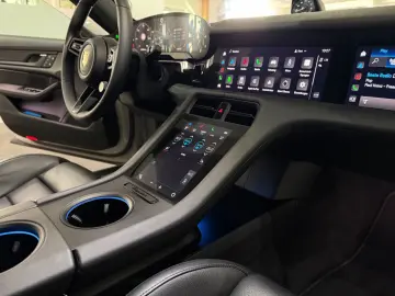 PORSCHE Taycan Kreide Beifahrer Display Perf. Battery