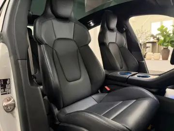 PORSCHE Taycan Kreide Beifahrer Display Perf. Battery