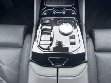 BMW 550e xDrive PANO ALED HK KlimaSitze Memory 19