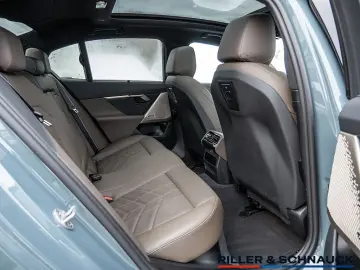 BMW 520i M-Sport Pro NAVI ACC HUD SITZBELÜFTUNG PANO