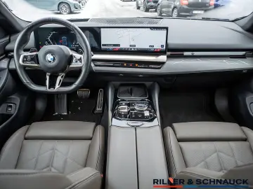 BMW 520i M-Sport Pro NAVI ACC HUD SITZBELÜFTUNG PANO