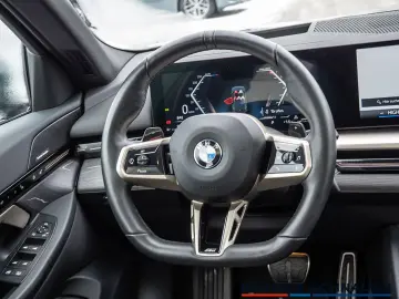 BMW 520i M-Sport Pro NAVI ACC HUD SITZBELÜFTUNG PANO