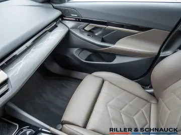 BMW 520i M-Sport Pro NAVI ACC HUD SITZBELÜFTUNG PANO