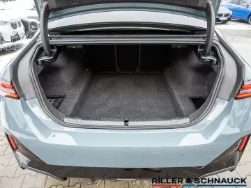 BMW 520i M-Sport Pro NAVI ACC HUD SITZBELÜFTUNG PANO