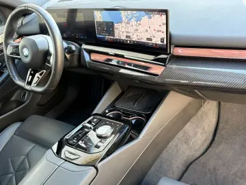 BMW 550e xDrive M Sport Pro DA PA-Prof B&W Pano 21