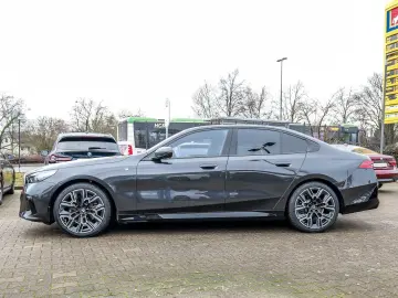 BMW 520d Limousine M Sport AHK HuD Pano DA  H K LED