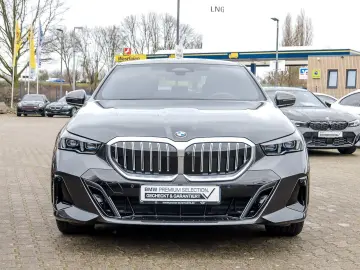 BMW 520d Limousine M Sport AHK HuD Pano DA  H K LED