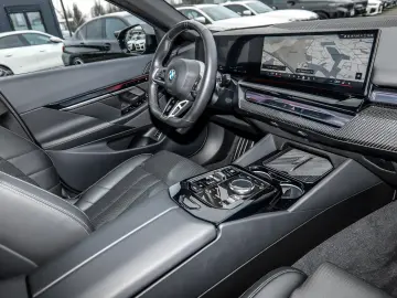 BMW 520d Limousine M Sport AHK HuD Pano DA  H K LED