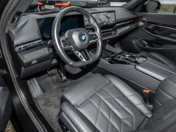 BMW 520d Limousine M Sport AHK HuD Pano DA  H K LED