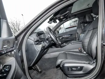 BMW 520d Limousine M Sport AHK HuD Pano DA  H K LED